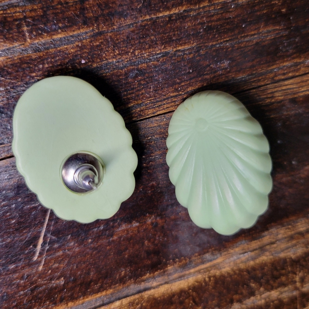 vintage 80s seafoam oval earrings